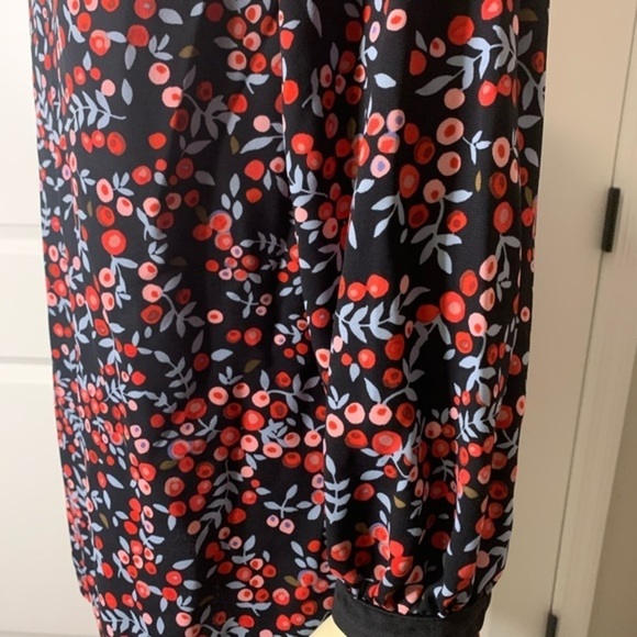 LOFT | Puffer Long Sleeve Floral Berry Keyhole XSP - Picture 10 of 15